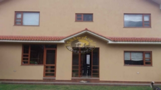 Villa Casa de Venta en Cuenca Ecuador sector Av. Roma