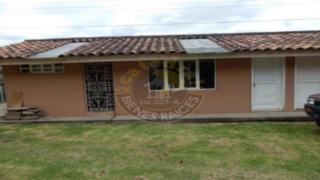 Villa Casa de Venta en Cuenca Ecuador sector Jardines Del Río 