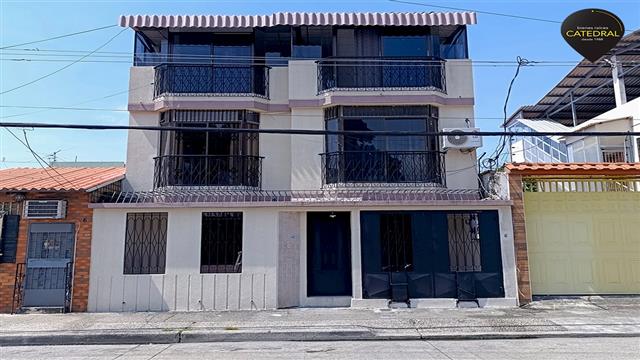 Villa Casa de Venta en Cuenca Ecuador sector Alborada - Plaza Mayor