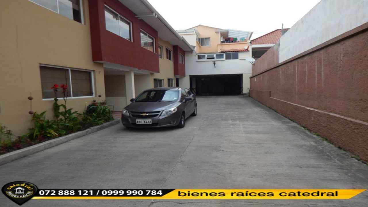 Villa/Casa/Edificio de Venta en Cuenca Ecuador sector Cristobal Colón y Av. Loja