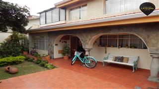 Villa Casa de Venta en Cuenca Ecuador sector Estadio