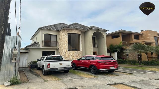 Villa Casa de Venta en Cuenca Ecuador sector Urb. Santa María de Casa Grande