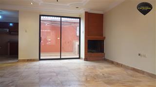 Villa Casa de Venta en Cuenca Ecuador sector Sector Narancay - La Calera.