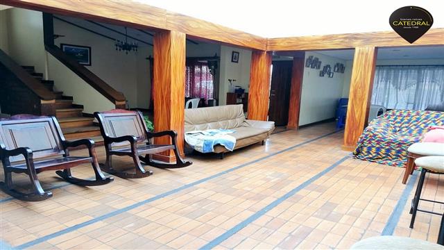 Villa Casa de Venta en Cuenca Ecuador sector Cdla Simon Bolivar Turistica