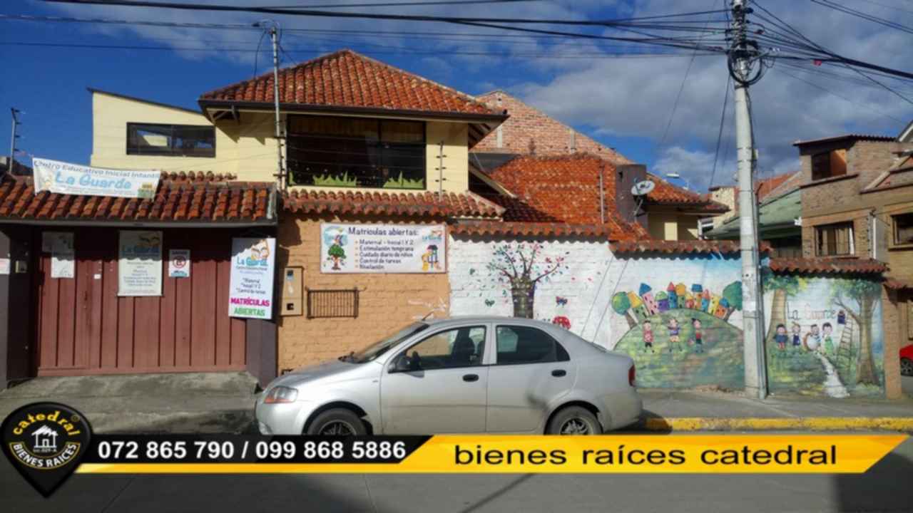 Villa Casa de Venta en Cuenca Ecuador sector Av. González Suárez ( Fybeca )