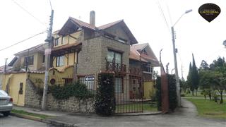 Villa Casa de Venta en Cuenca Ecuador sector Cdla. de Ingenieros.