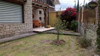 Villa Casa de Venta en Cuenca Ecuador sector Cdla. de Ingenieros.