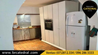 Villa Casa de Venta en Cuenca Ecuador sector CREA