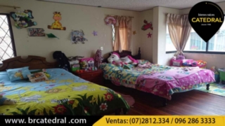 Villa Casa de Venta en Cuenca Ecuador sector Colegio Borja