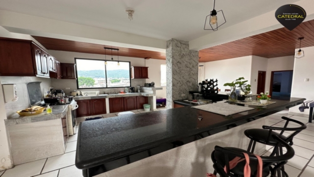 Departamento de Venta en Cuenca Ecuador sector Urdesa Central - Laureles