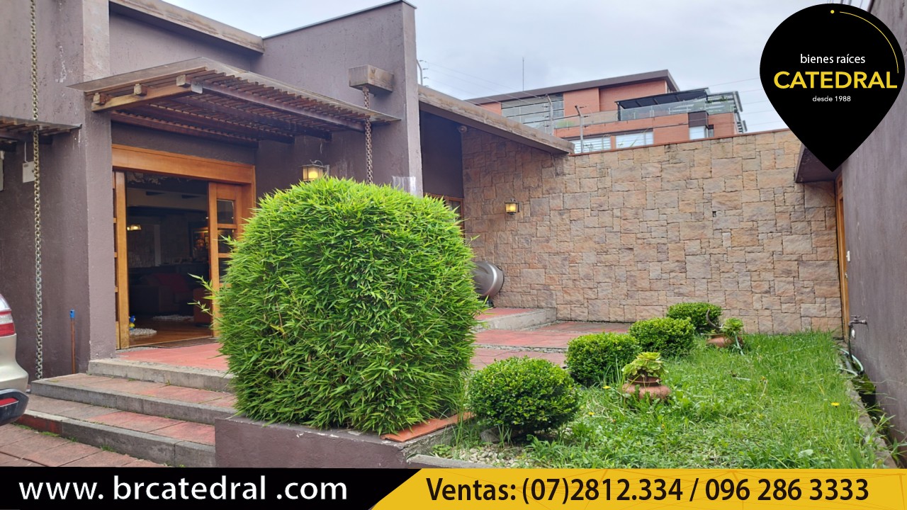 Villa/Casa/Edificio de Venta en Cuenca Ecuador sector Puertas del Sol