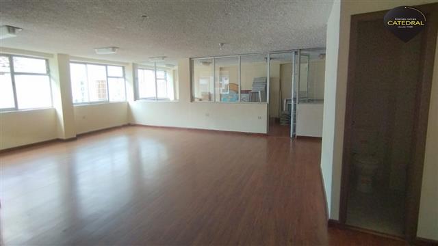 Local Comercial Oficina Edificio de Alquiler en Cuenca Ecuador sector C.Gran Colombia