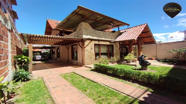 Villa Casa de Venta en Cuenca Ecuador sector Cdla. Los ingenieros 