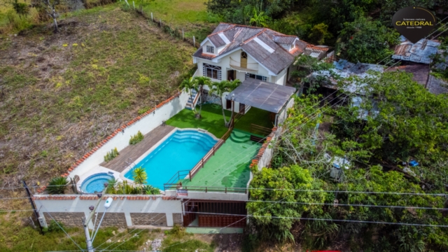 Quinta Hacienda de Venta en Cuenca Ecuador sector Yunguilla - Entrada a Lentag