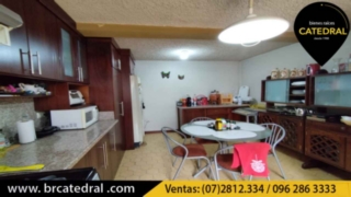 Villa Casa de Venta en Azogues Ecuador sector Av. 24 de mayo