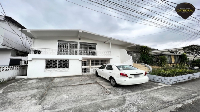 Villa Casa de Venta en Cuenca Ecuador sector Urdesa Central