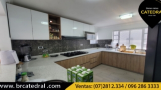 Villa Casa de Venta en Cuenca Ecuador sector Av. 12 de Abril