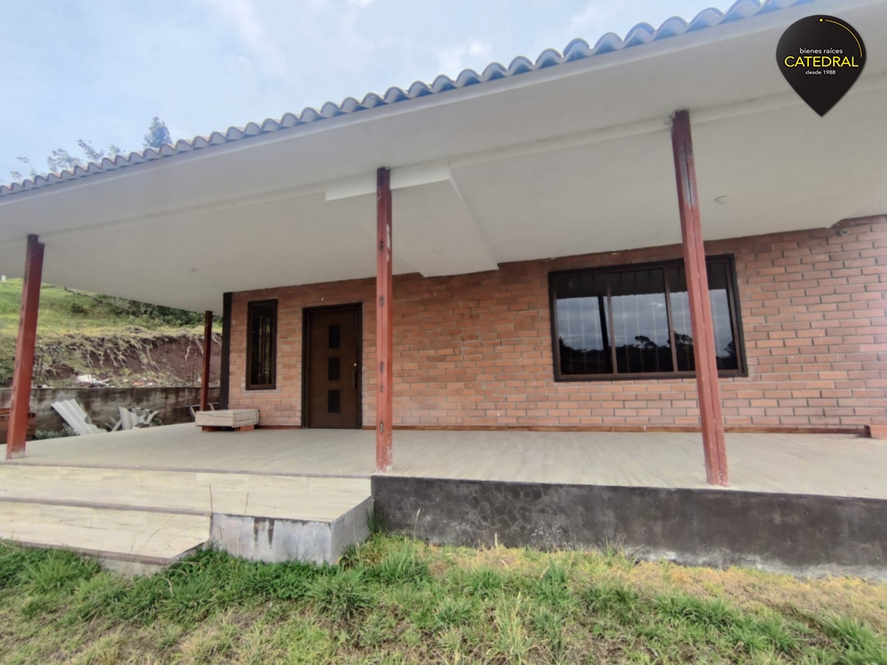 Villa Casa de Venta en Azogues Ecuador sector Cojitambo-Corralón 