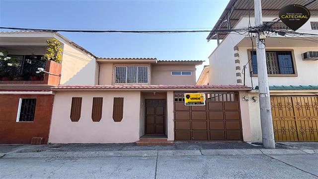 Villa Casa de Venta en Cuenca Ecuador sector Garzota II