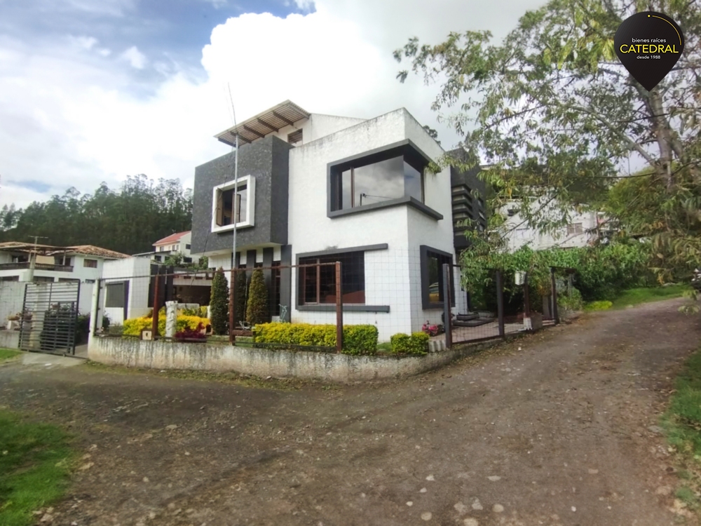 Villa Casa de Venta en Cuenca Ecuador sector Narancay