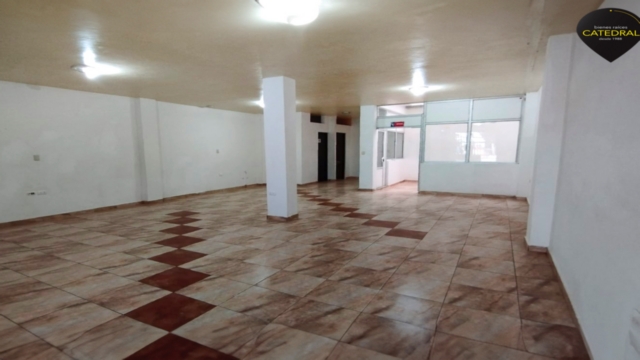 Local Comercial Oficina Edificio de Alquiler en Cuenca Ecuador sector Baños