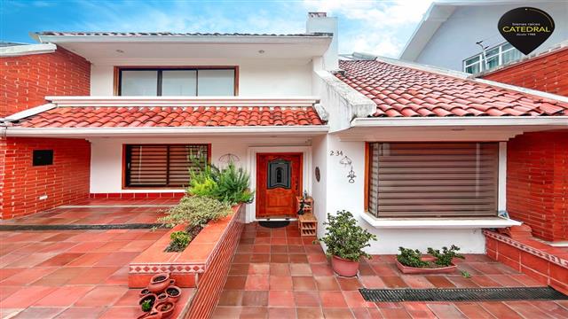 Villa Casa de Venta en Cuenca Ecuador sector UDA