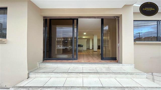 Local Comercial Oficina Edificio de Alquiler en Cuenca Ecuador sector Totoracocha - Local