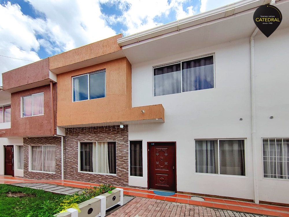Villa/Casa/Edificio de Venta en Cuenca Ecuador sector Vergeles de Charasol