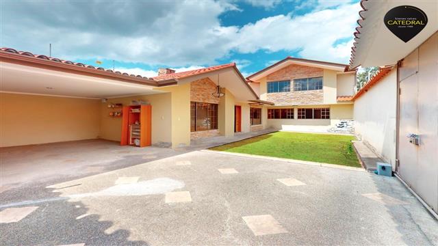 Villa Casa de Venta en Cuenca Ecuador sector Cdla de los Ingenieros 