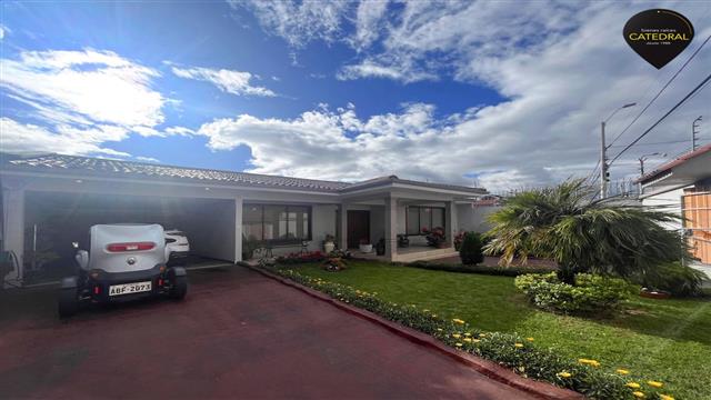 Villa Casa de Venta en Cuenca Ecuador sector Parque Iberia 