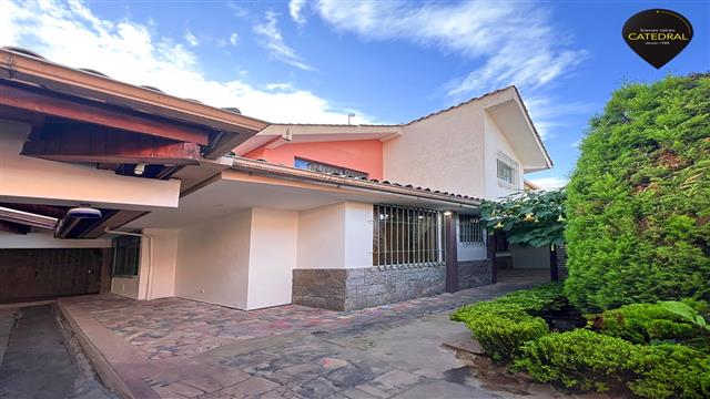 Villa/Casa/Edificio de Venta en Cuenca Ecuador sector Coliseo