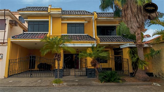 Villa Casa de Venta en Cuenca Ecuador sector Urb Aquamarina- Vía Samborondon