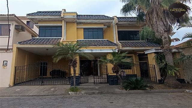 Villa Casa de Venta en Cuenca Ecuador sector Urb Aquamarina- La Puntilla