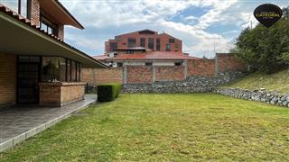 Villa Casa de Venta en Cuenca Ecuador sector Jardines del Río