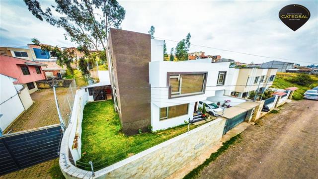 Villa Casa de Venta en Cuenca Ecuador sector Av. Del Tejar