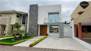 Villa Casa de Venta en Guayaquil Ecuador sector Urb Portofino- Vía a la Costa