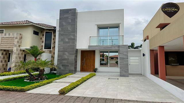 Villa Casa de Venta en Cuenca Ecuador sector Urb Portofino- Vía a la Costa