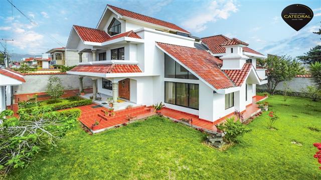 Villa Casa de Venta en Cuenca Ecuador sector Av. 10 de Agosto