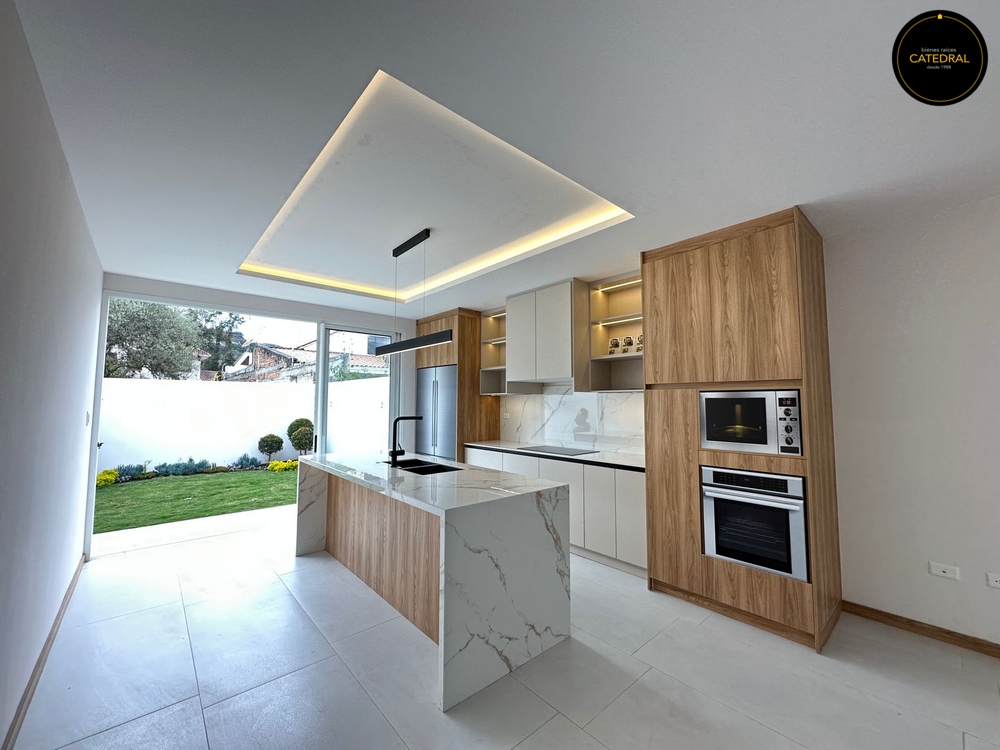 Villa de Venta en Cuenca Ecuador sector Jardines del Rio