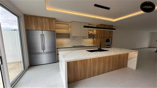 Villa Casa de Venta en Cuenca Ecuador sector Jardines del Rio