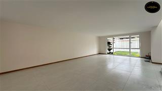 Villa Casa de Venta en Cuenca Ecuador sector Jardines del Rio