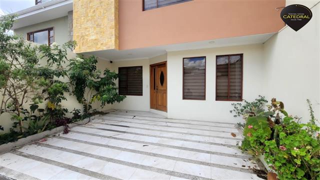 Villa Casa de Venta en Cuenca Ecuador sector Los Conquistadores -Don Bosco