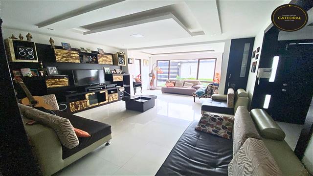 Villa Casa de Venta en Cuenca Ecuador sector Ricaurte - Megatienda del Sur