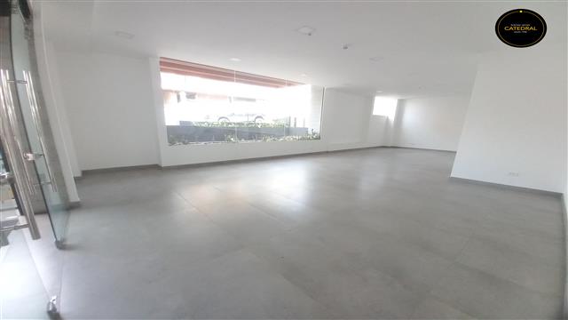 Local Comercial Oficina Edificio de Alquiler en Cuenca Ecuador sector Heroes de Verdeloma - Centro - Bomberos