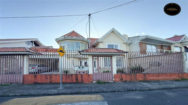 Villa/Casa/Edificio de Venta en Cuenca Ecuador sector Remigio Crespo-Totems