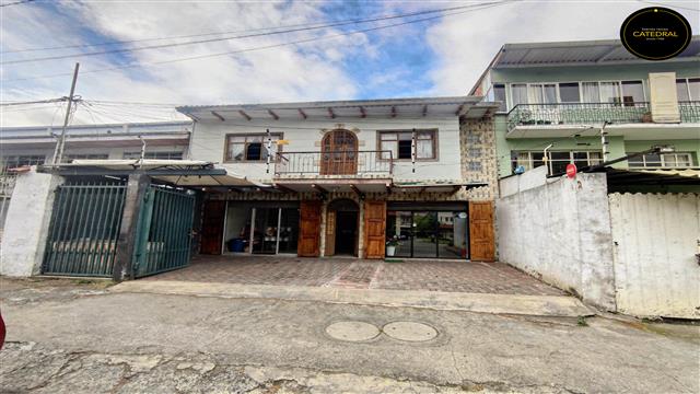 Villa Casa de Venta en Cuenca Ecuador sector Plaza Otorongo