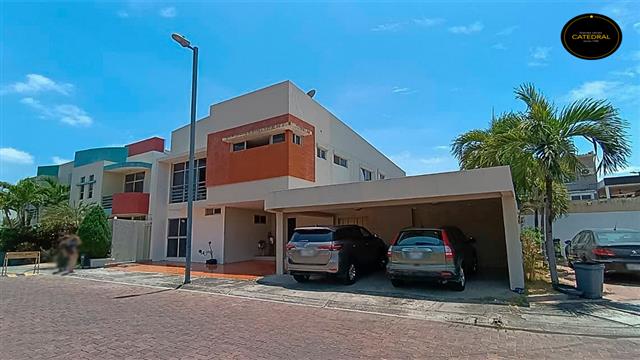 Villa Casa de Venta en Cuenca Ecuador sector Bello horizonte- Vía a la Costa 