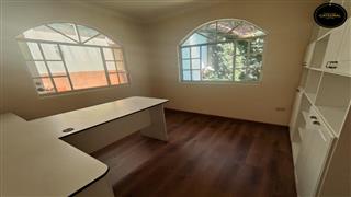 Villa Casa de Venta en Cuenca Ecuador sector Urbanización Rio Sol