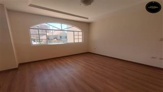 Villa Casa de Venta en Cuenca Ecuador sector Urbanización Rio Sol