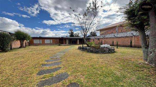 Villa Casa de Venta en Cuenca Ecuador sector Jardines del Rio - Ciudadela de los Ingenieros